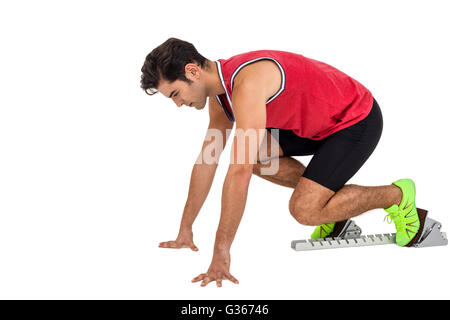 Männliche Sportler bereit Position ausführen Stockfoto