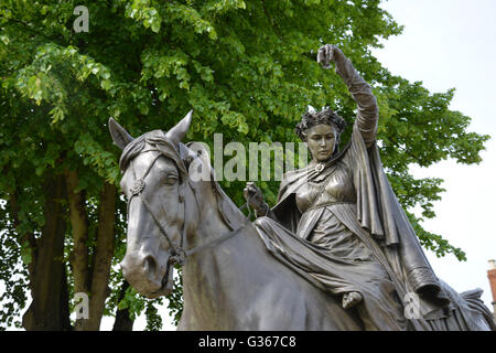 Weiße Dame-Statue, das Kreuz, Banbury, Oxfordshire Stockfoto