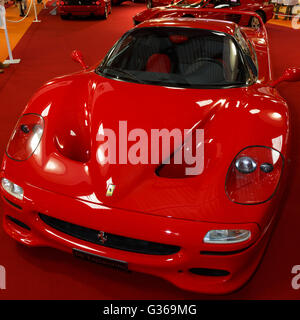 Ferrari F50 1996 auf Anzeigen auf der Earls Court Motorshow Erholung, 2015 Goodwood Revival, Sussex, UK. Stockfoto