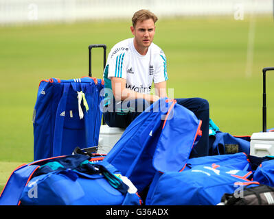 Englands Stuart Broad während einer Sitzung Netze an Lords Cricket Ground, London. Stockfoto