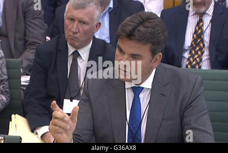 Dominic Chappell, der Mann, der BHS für £1 von Sir Philip Green gekauft hat, erscheint vor Abgeordneten, um Fragen zum Zusammenbruch des Einzelhändlers im Portcullis House, London, zu beantworten. Stockfoto