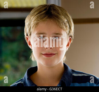 Portrait eines 13 Jahre alten Jungen Stockfoto