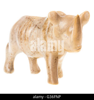 eine steinerne Nashorn Figur auf einem weißen Hintergrund isoliert Stockfoto