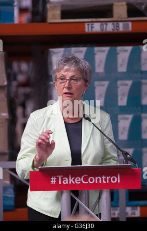 Abstimmung-Leave-Kampagne-Ereignis mit Boris Johnson und Michael Gove anlässlich Seifenherstellers DCS Group in London, UK Stockfoto