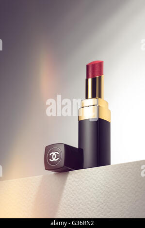 Rot Chanel Lippenstift. Stockfoto