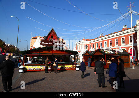 Churros und Schokolade Stall / Churrería und Chocolatería im Plaza Principe Pio, Madrid, Spanien Stockfoto