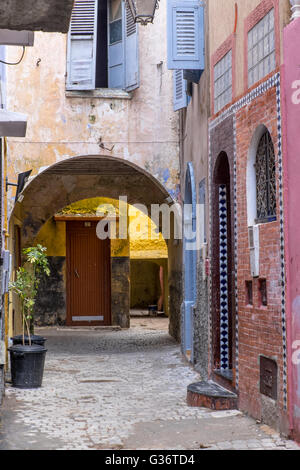 Gassen und Torbögen in der Medina (Altstadt) von El Jadida, einen Ummauerten ehemalige portugiesische Stadt an der Atlantikküste Marokkos Stockfoto