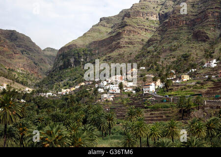 Valle Gran Rey, einem steilen vulkanischen Tal auf La Gomera von der Mitte der Insel zu einer Gruppe von Dörfer am Meer stürzen. Stockfoto