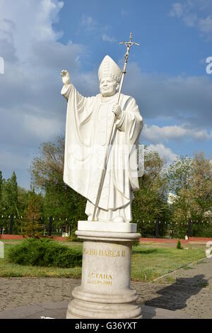 Denkmal für Papst Johannes Paul II in Astana, Kasachstan Stockfoto