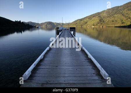 Furneaux Lodge Steg, Queen Charlotte Track, Marlborough, Neuseeland. Stockfoto