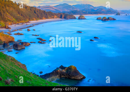 Meer-Stacks aus Canon-Strand an der Küste von Oregon Stockfoto