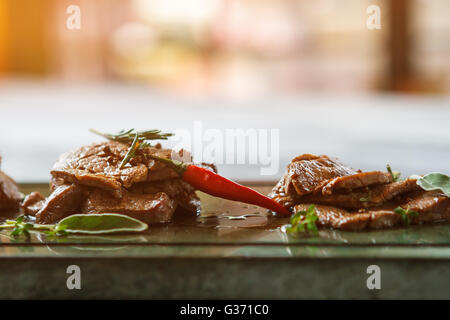 Scheiben von Fleisch und Pfeffer. Stockfoto