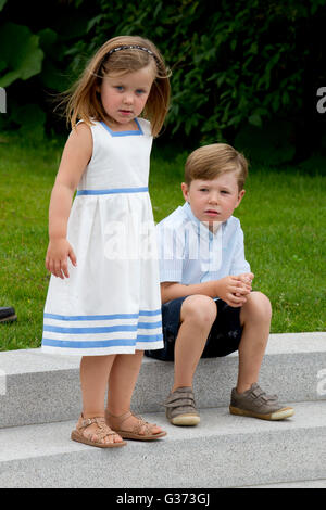 Prinz Christian, und Prinzessin Isabella von Dänemark besuchen A Fototermin für das dänische Königliche Familie bei Grasten Schloss Stockfoto