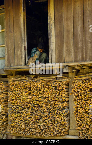 Häuser in einem typischen Akha Dorf in der Nähe von Kengtung auch bekannt als Myanmar Kyaingtong Stockfoto