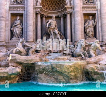 Hautnah am Trevi-Brunnen am Tag, Roma, Italien Stockfoto