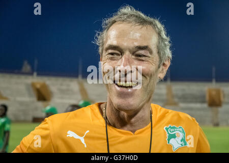 Fußball-Trainer Michel Dussuyer in Stade Bouaké, Elfenbeinküste, Westafrika. Stockfoto