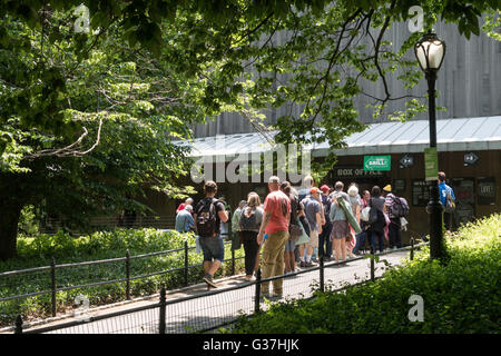 Freikarte Zeilen am Delacorte Theater im Central Park, New York Stockfoto