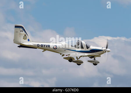 Royal Air Force (RAF) Grob G-115E Tutor G-BYVR für Elemtary flying Training verwendet Stockfoto