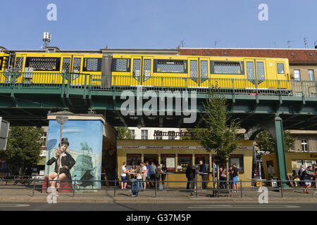 Konnopke Imbiss, Schönhauser Allee, Prenzlauer Berg, Berlin, Deutschland / Schönhauser Allee Stockfoto