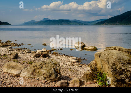 Mit Blick auf Loch Ness vom östlichen Ufer in der Nähe von Foyers Stockfoto