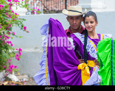 Salvadorianischen Tänzer während der Blüte & Palm-Festival in Panchimalco, El Salvador Stockfoto