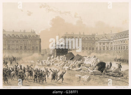 Die Colonne De La Place Vendome, Paris, bekrönt mit einer Statue von Napoleon, nach unten gezogen, durch die Kommunarden Datum: 16. Mai 1871 Stockfoto