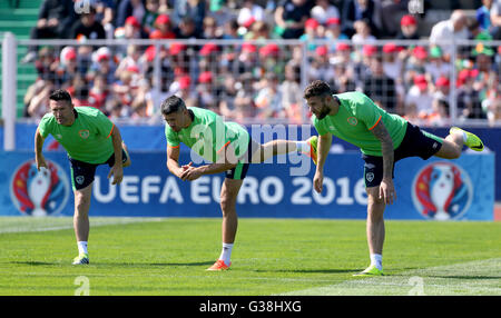 Republik Irland Robbie Keane (links), Jonathan Walters (Mitte) und Daryl Murphy (rechts) während einer Trainingseinheit im Stade de Montbauron, Versailles. Stockfoto