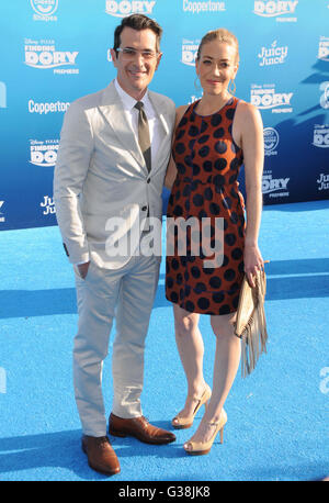 Hollywood, CA, USA. 8. Juni 2016. 8. Juni 2016 - Hollywood. Ty Burrell, Holly Burrell. Anreise für die Welt Premiere des Disney-Pixar '' Finding Dory'' statt am El Capitan Theater. Bildnachweis: Birdie Thompson/AdMedia Credit: Birdie Thompson/AdMedia/ZUMA Draht/Alamy Live-Nachrichten Stockfoto