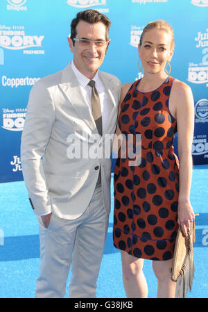 Hollywood, CA, USA. 8. Juni 2016. 8. Juni 2016 - Hollywood. Ty Burrell, Holly Burrell. Anreise für die Welt Premiere des Disney-Pixar '' Finding Dory'' statt am El Capitan Theater. Bildnachweis: Birdie Thompson/AdMedia Credit: Birdie Thompson/AdMedia/ZUMA Draht/Alamy Live-Nachrichten Stockfoto