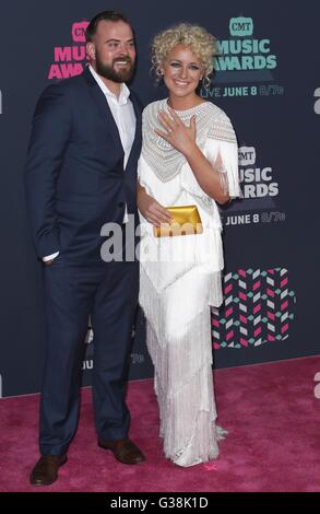 Cam im Ankunftsbereich für 2016 CMT Music Awards - Ankünfte 3, Bridgestone Arena, Nashville, TN 8. Juni 2016. Foto von: MORA/Everett Collection Stockfoto