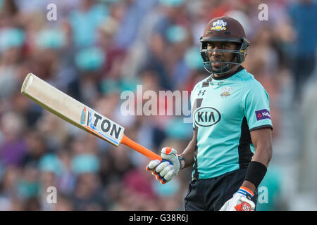 London, UK. 8. Juni 2016. Dwayne Bravo Wimper für Surrey im Nat West T20 Blast Spiel gegen Hampshire im Oval. David Rowe/Alamy Live News. Stockfoto