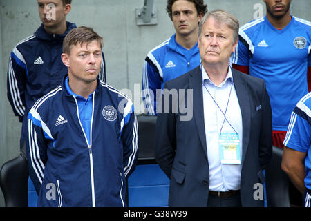 Osaka, Japan. 7. Juni 2016. (R-L) Alter Hareide, Jon Dahl Tomasson (DEN) Fußball: Dänemarks Cheftrainer Age Hareide und Assistent Trainer Jon Dahl Tomasson vor dem Kirin Cup Fußball 2016 3. Platz Playoff-Spiel zwischen Dänemark 4-0 Bulgarien in Suita City Football-Stadion in Osaka, Japan. © Kenzaburo Matsuoka/AFLO/Alamy Live-Nachrichten Stockfoto