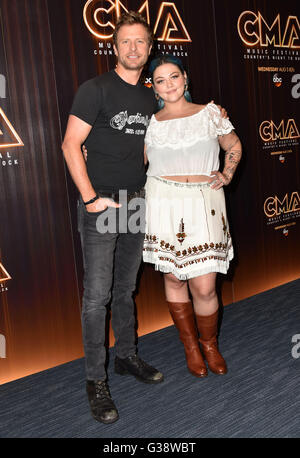 Nashville, Tennessee, USA. Juni 2016. 9. Juni 2016: Nashville, Tennessee: Dierks Bentley, Elle King. 2016 CMA Music Festival Night Press Conference im Nissan Stadium. Foto: AdMedia Credit: AdMedia/Alamy Live News Stockfoto