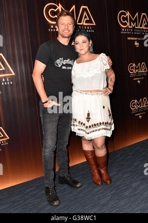 Nashville, Tennessee, USA. Juni 2016. 9. Juni 2016: Nashville, Tennessee: Dierks Bentley, Elle King. 2016 CMA Music Festival Night Press Conference im Nissan Stadium. Foto: AdMedia Credit: AdMedia/Alamy Live News Stockfoto