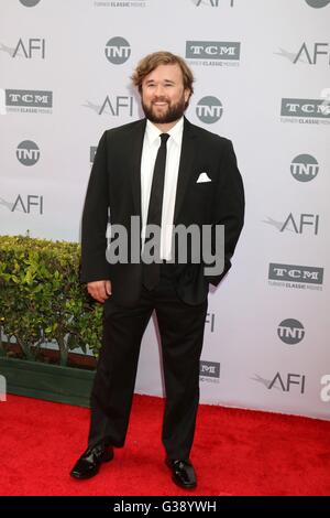 Los Angeles, CA, USA. 9. Juni 2016. Haley Joel Osment bei der Ankunft für 44. AFI Life Achievement Award Gala, der Dolby Theater in Hollywood und Highland Center, Los Angeles, CA 9. Juni 2016. Bildnachweis: Priscilla Grant/Everett Collection/Alamy Live-Nachrichten Stockfoto