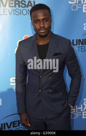 North Hollywood, CA. 9. Juni 2016. Dayo Okeniyi im Ankunftsbereich für Schattierungen von blau Fernsehereignis Akademie, Saban Media Center, Television Academy, North Hollywood, CA 9. Juni 2016. Bildnachweis: Priscilla Grant/Everett Collection/Alamy Live-Nachrichten Stockfoto