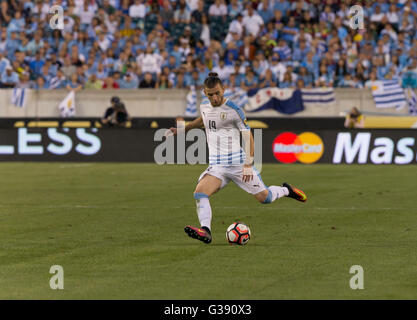 Philadelphia, PA USA. 9. Juni 2016. Gaston Silva (19) aus Uruguay steuert Kugel während der Copa America Centenario Spiel gegen Venezuela. Venezuela gewann 1-0 Credit: Lev Radin/Alamy Live-Nachrichten Stockfoto