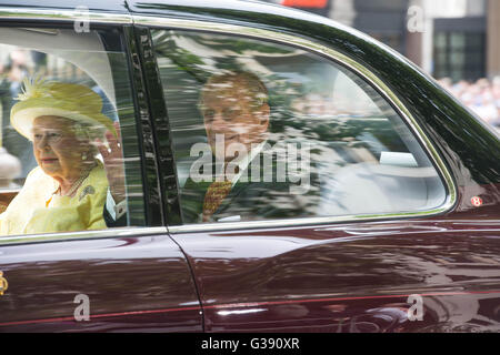 London UK.  10. Juni 2016 die Königin kommt für einen Wehrdienst von Thanksgiving © Michael Tubi / Alamy Live Stockfoto