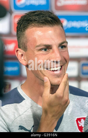 Tours, Frankreich. 10. Juni 2016. Vladimir Darida besucht eine Pressekonferenz vor der Tschechischen Nationalmannschaft Trainingseinheit in Tours, Frankreich, 10. Juni 2016, wo es während der Meisterschaft der Fußball EM 2016 beherbergen wird. © David Tanecek/CTK Foto/Alamy Live-Nachrichten Stockfoto