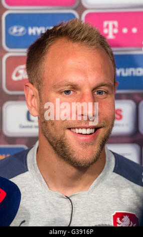 Tours, Frankreich. 10. Juni 2016. Daniel Kolar nimmt an einer Pressekonferenz vor der Tschechischen Nationalmannschaft Trainingseinheit in Tours, Frankreich, 10. Juni 2016, wo es während der Meisterschaft der Fußball EM 2016 beherbergen wird. © David Tanecek/CTK Foto/Alamy Live-Nachrichten Stockfoto