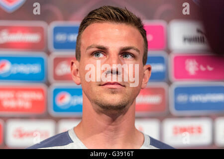 Tours, Frankreich. 10. Juni 2016. Vladimir Darida besucht eine Pressekonferenz vor der Tschechischen Nationalmannschaft Trainingseinheit in Tours, Frankreich, 10. Juni 2016, wo es während der Meisterschaft der Fußball EM 2016 beherbergen wird. © David Tanecek/CTK Foto/Alamy Live-Nachrichten Stockfoto