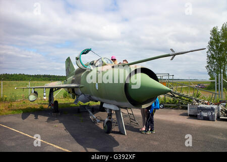 MiG-21bis Kampfjet auf dem Display, Finnland Stockfoto