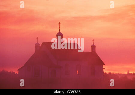 Ukrainische orthodoxe Kirche bei Sonnenaufgang, ukrainische kulturelle Heritage Village, Alberta, Kanada Stockfoto