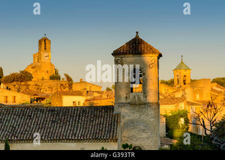 Das Dorf von Lourmarin, Luberon, Vaucluse, Provence-Alpes-Côte d ' Azur, Frankreich (eines der schönsten Dörfer in Frankreich) Stockfoto