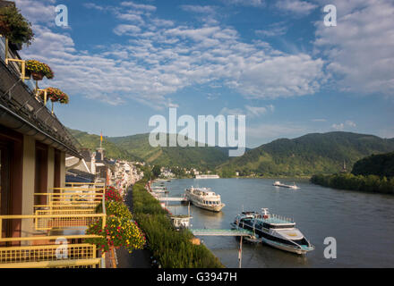 Boote bis auf dem Rhein bei Boppard, Deutschland Stockfoto