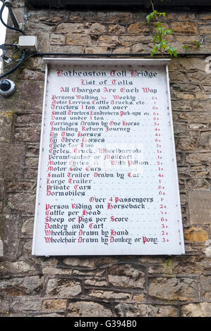 Furnished Mautbrücke historische Liste der Maut über Fluss Avon, Somerset, England, UK Stockfoto