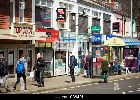 Stockton Heide Hautpstraße Dorf Qualität deluxe schicke gut Hallo Luxusklasse reichen schneiden über Geld-Geschäften einkaufen Einkäufer store Stockfoto