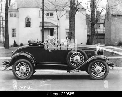 Die immer größer werdende Zahl der Whippet vier Roadster Modelle auf den Straßen der Nation ist ein Hinweis auf die große Popularität dieses auffällige Autos. Die Whippet-Linie von vier bis sechs-Zylinder-Wagen sind Produkte der Firma Willys-Overland. Stockfoto