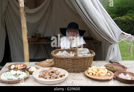 LINCOLNSHIRE; NEWARK; SCHLOSSPARK; BÜRGERKRIEG-INSZENIERUNG; GARKÜCHE Stockfoto