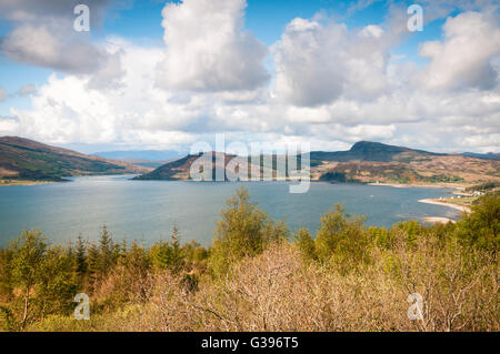 Blick über Glenelg Bucht mit der Isle Of Skye auf der linken Seite und Glenelg auf der rechten Seite. Stockfoto